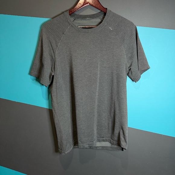 Lululemon Athletica Gray Short Sleeve Tee - Picture 1 of 6